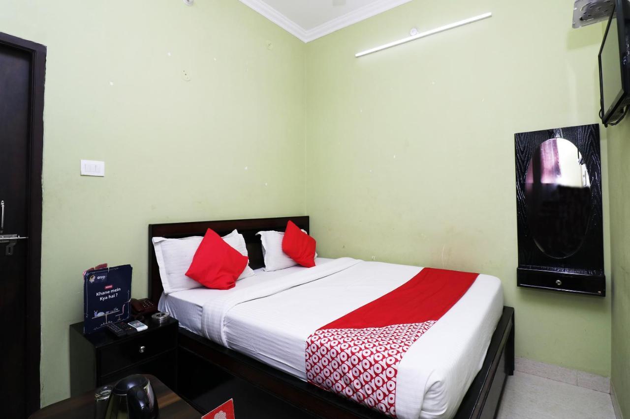Capital O 11480 Hotel Blue Star Varanasi Exterior foto