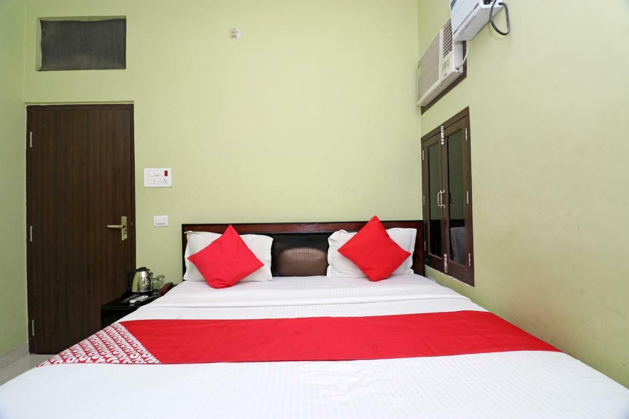 Capital O 11480 Hotel Blue Star Varanasi Exterior foto